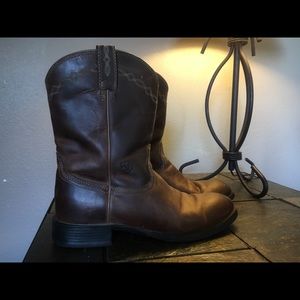 Ariat Men’s. 9.5D Heritage Roper Western boot